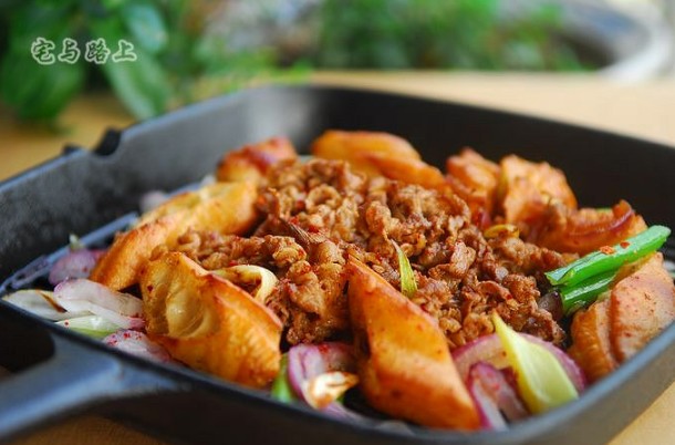 铁板孜然牛肉的正确做法，入口肥嫩又不失嚼劲