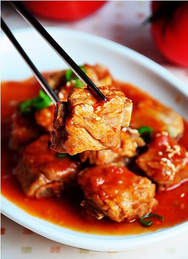 肉酥软、脆骨软糯的番茄烧排骨怎么做？