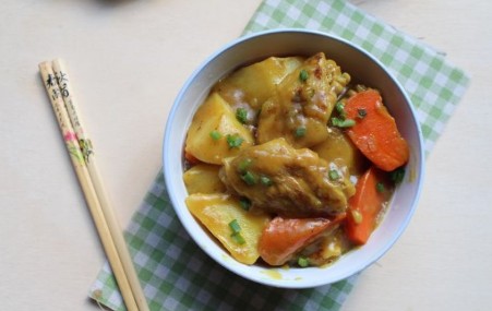 下饭好菜：咖喱鸡翅，浓浓的咖喱汤汁，美味的鸡翅