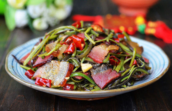 蕨菜炒腊肉，可以说是每年春天必吃的一道菜
