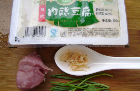能补钙的一道菜——芙蓉豆腐的做法步骤1