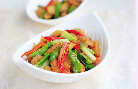 蒜苗炒油豆腐