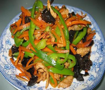 青椒胡萝卜炒肉丝怎么做好吃_青椒炒胡萝卜丝的做法