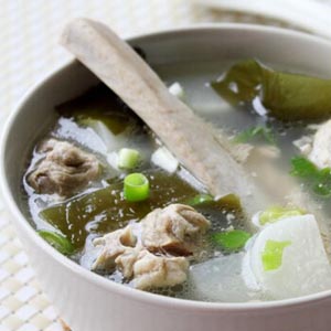 白萝卜海带排骨汤的做法_海带白萝卜排骨汤禁忌窍门