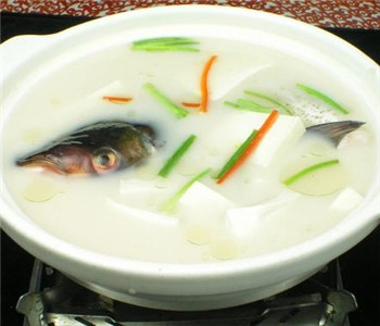 清炖草鱼豆腐的禁忌人群_清炖草鱼豆腐的营养价值