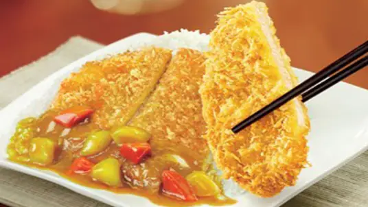 黄金咖喱猪扒饭,一勺入魂的东南亚风味美食 黄金咖喱猪扒饭,一勺入魂的东南亚风味美食