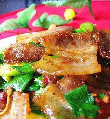 肉汁四溢、口感饱满、回味悠长的川味回锅肉做法分享 肉汁四溢、口感饱满、回味悠长的川味回锅肉做法分享