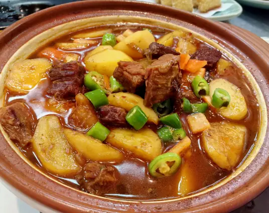 牛肉炖土豆,满口鲜香,好营养又解馋 牛肉炖土豆,满口鲜香,好营养又解馋