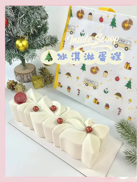 冰淇淋的细腻、蛋糕的绵软以及丰富的装饰完美融合的冰淇淋蛋糕 冰淇淋的细腻、蛋糕的绵软以及丰富的装饰完美融合的冰淇淋蛋糕
