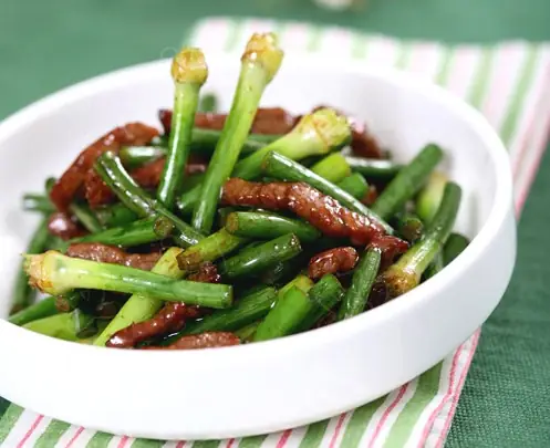 口感鲜美的蒜苗炒牛肉，让你胃口大开