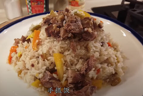 用电饭煲做的羊肉手抓饭口感筋道有弹性 用电饭煲做的羊肉手抓饭口感筋道有弹性