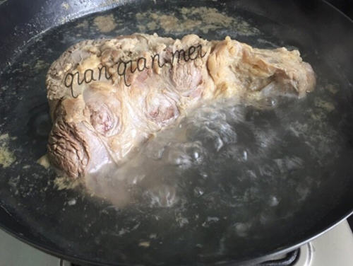 用电饭煲卤出来的五香卤牛肉入味好吃