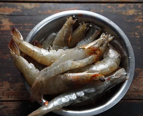 蒜茸鲜虾蒸米粉有型又好吃,味道还原始