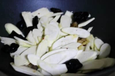 鲜嫩脆爽的美味五花肉炒茭白的做法介绍 鲜嫩脆爽的美味五花肉炒茭白的做法介绍
