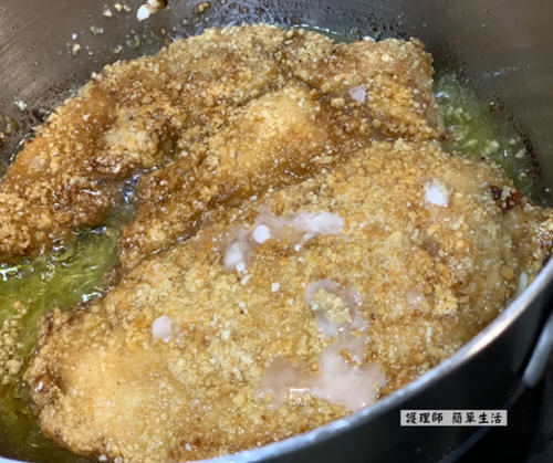 香嫩又多汁的家常炸鸡排,口感酥脆香甜非常好吃