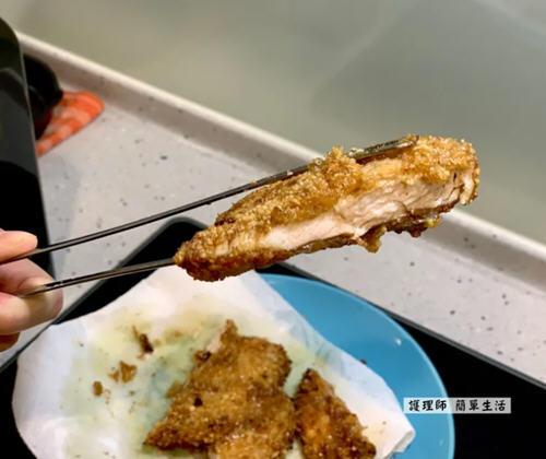 香嫩又多汁的家常炸鸡排,口感酥脆香甜非常好吃