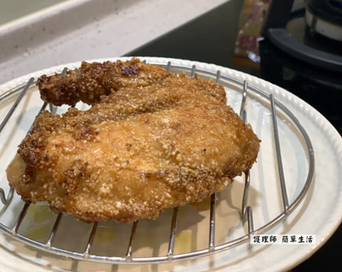 香嫩又多汁的家常炸鸡排,口感酥脆香甜非常好吃