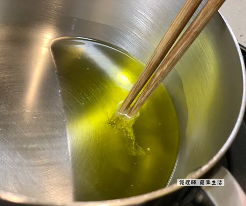 香嫩又多汁的家常炸鸡排,口感酥脆香甜非常好吃