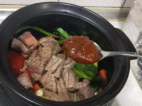 红烧牛肋条肉简单又美味,口感软烂非常下饭