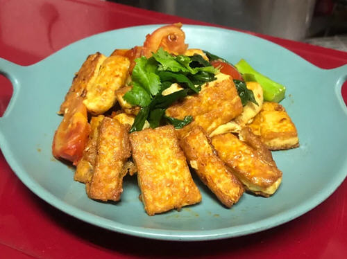小葱煎豆腐味道超级香,两种食材的完美结合