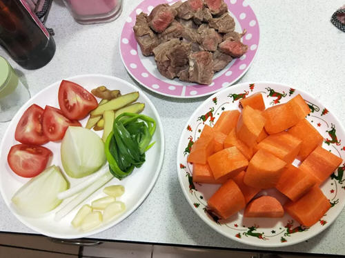 红烧牛肋条肉简单又美味,口感软烂非常下饭