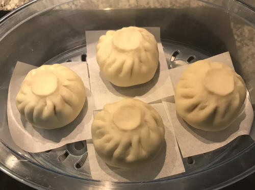 狮子头包子口感美味,包子份量十足,可口满足