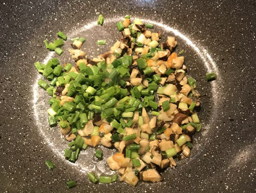 狮子头包子口感美味,包子份量十足,可口满足