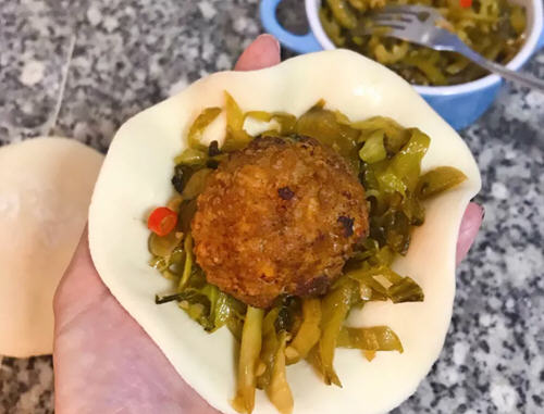 狮子头包子口感美味,包子份量十足,可口满足