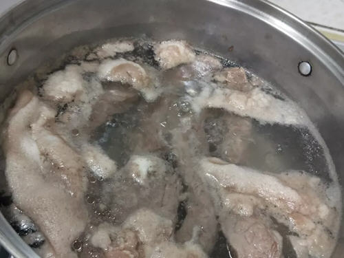 红烧牛肋条肉简单又美味,口感软烂非常下饭