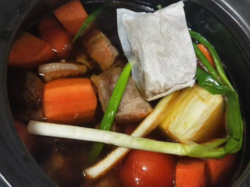 红烧牛肋条肉简单又美味,口感软烂非常下饭