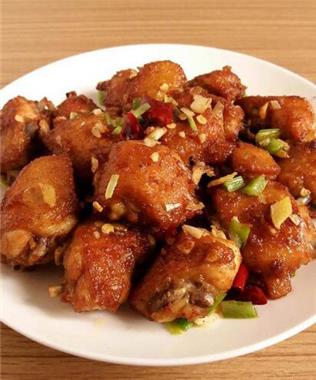 椒盐鸡翅带有浓浓的椒盐味,简单易做下饭又下酒 椒盐鸡翅带有浓浓的椒盐味,简单易做下饭又下酒