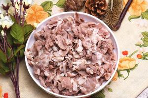羊肉细嫩,不腥不膻的孜然羊肉的做法详细步骤 羊肉细嫩,不腥不膻的孜然羊肉的做法详细步骤
