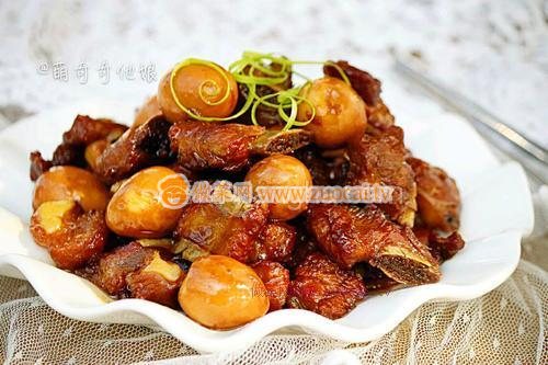 鹌鹑蛋红烧排骨的做法  鹌鹑蛋红烧排骨怎么做
