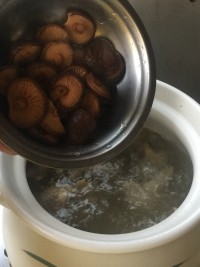 营养成分十分丰富党参枸杞土鸡汤怎么做