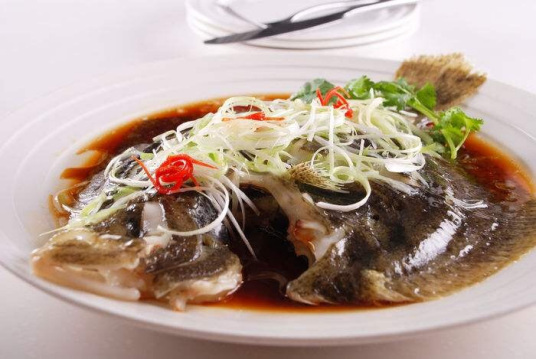 分享一道美食做法：清蒸多宝鱼的做法介绍