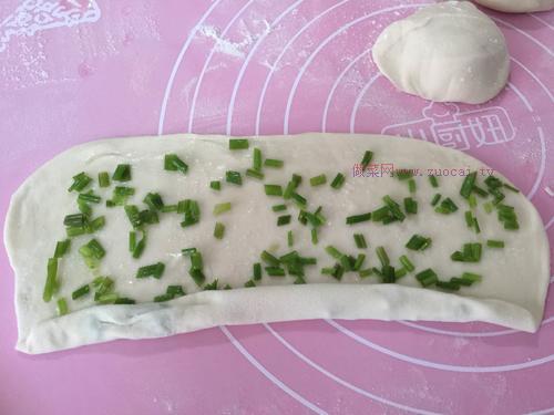葱油饼的家常做法（葱油饼怎么做）