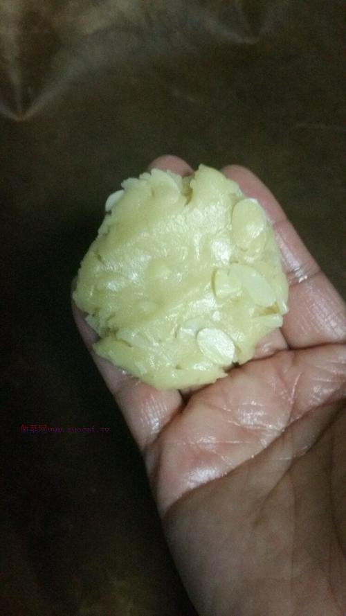 营养美味的小零食杏仁芝麻酥的做法介绍