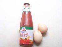 健康又营养的儿童食谱大全 简单易学宝宝爱吃的可口饭菜 茄汁鸡蛋的做法步骤1