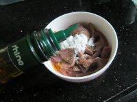 健康又营养的儿童食谱大全 简单易学宝宝爱吃的可口饭菜 猪肝蔬菜粥的做法步骤3