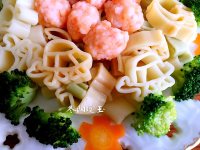 健康又营养的儿童食谱大全 简单易学宝宝爱吃的可口饭菜 虾滑海底捞意面#百味来意面#的做法步骤12
