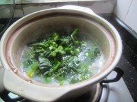 健康又营养的儿童食谱大全 简单易学宝宝爱吃的可口饭菜 猪肝蔬菜粥的做法步骤6