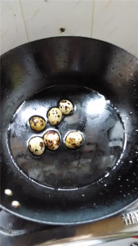 健康又营养的儿童食谱大全 简单易学宝宝爱吃的可口饭菜 小兔踏青的做法步骤2