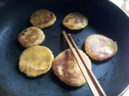 柔软咸香，外酥里嫩的香煎南瓜饼怎么做好吃