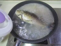 鲫鱼萝卜汤的家常做法(鲫鱼萝卜汤做法大全家常)