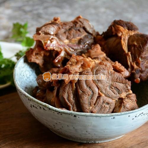卤牛腱子的做法(卤牛腱子的做法及配料)