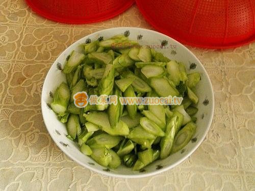 xo酱玉米粒炒菜心杆杆的做法(农家玉米酱做法)