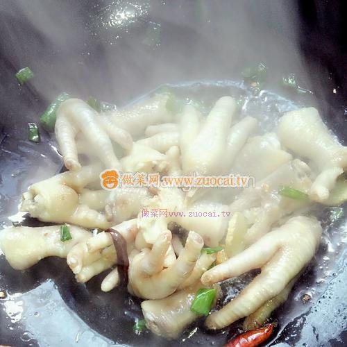 鸡爪烧鹌鹑蛋的做法