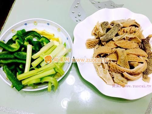 圆椒孜然炒羊肚的做法