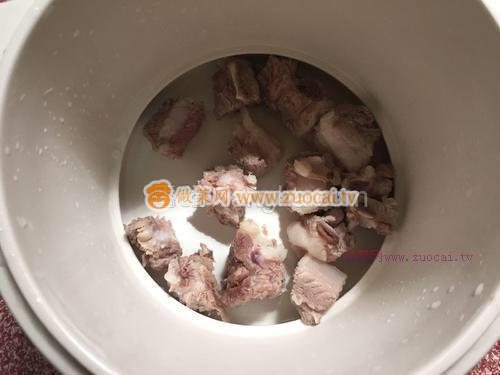 虫草花排骨汤的做法