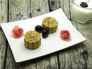 香油豆沙馅绿豆糕,快来品尝吧,夏季最适宜啦。